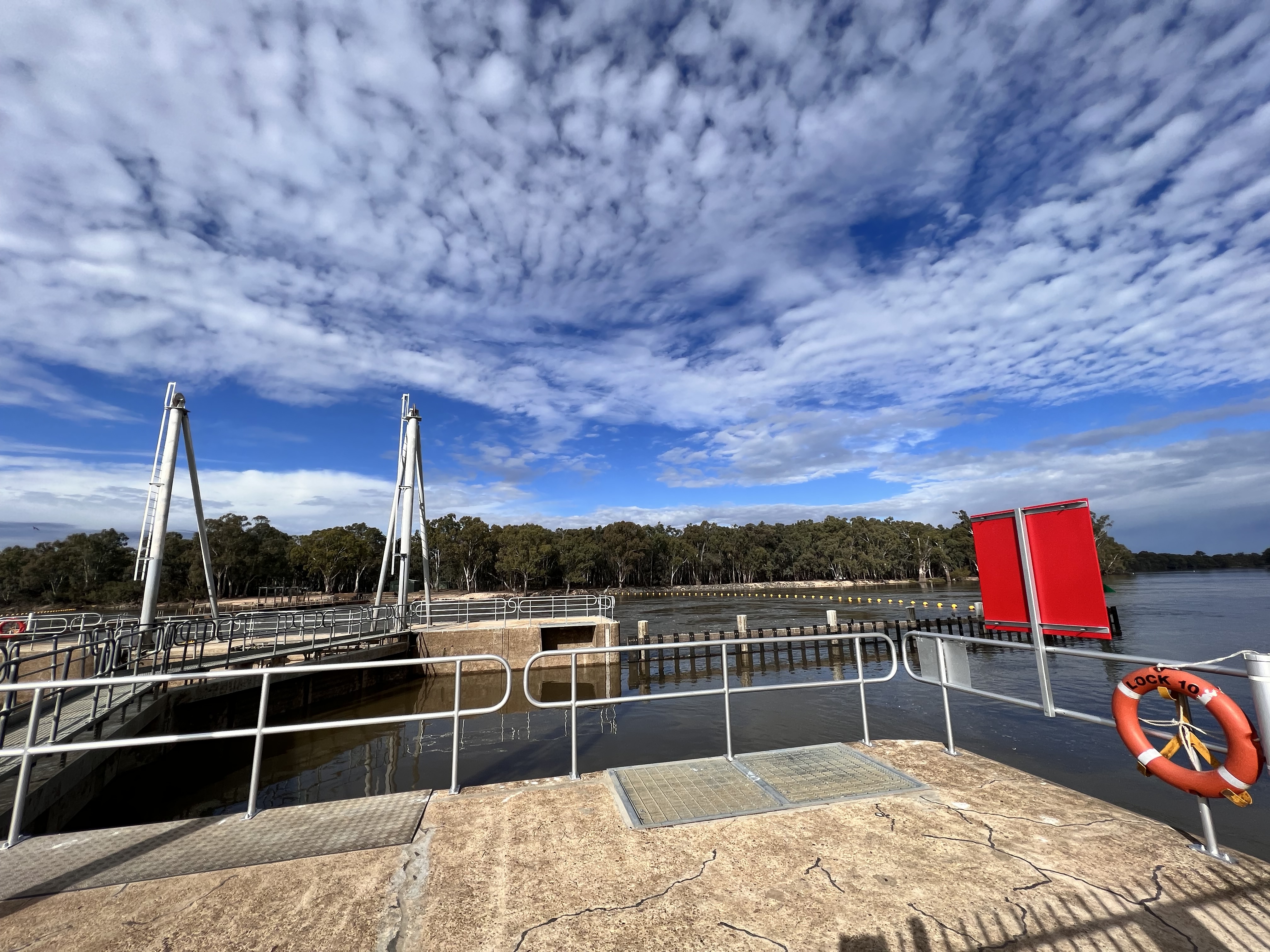 Lock 10 and weir, Murray River, Wentworth NSW