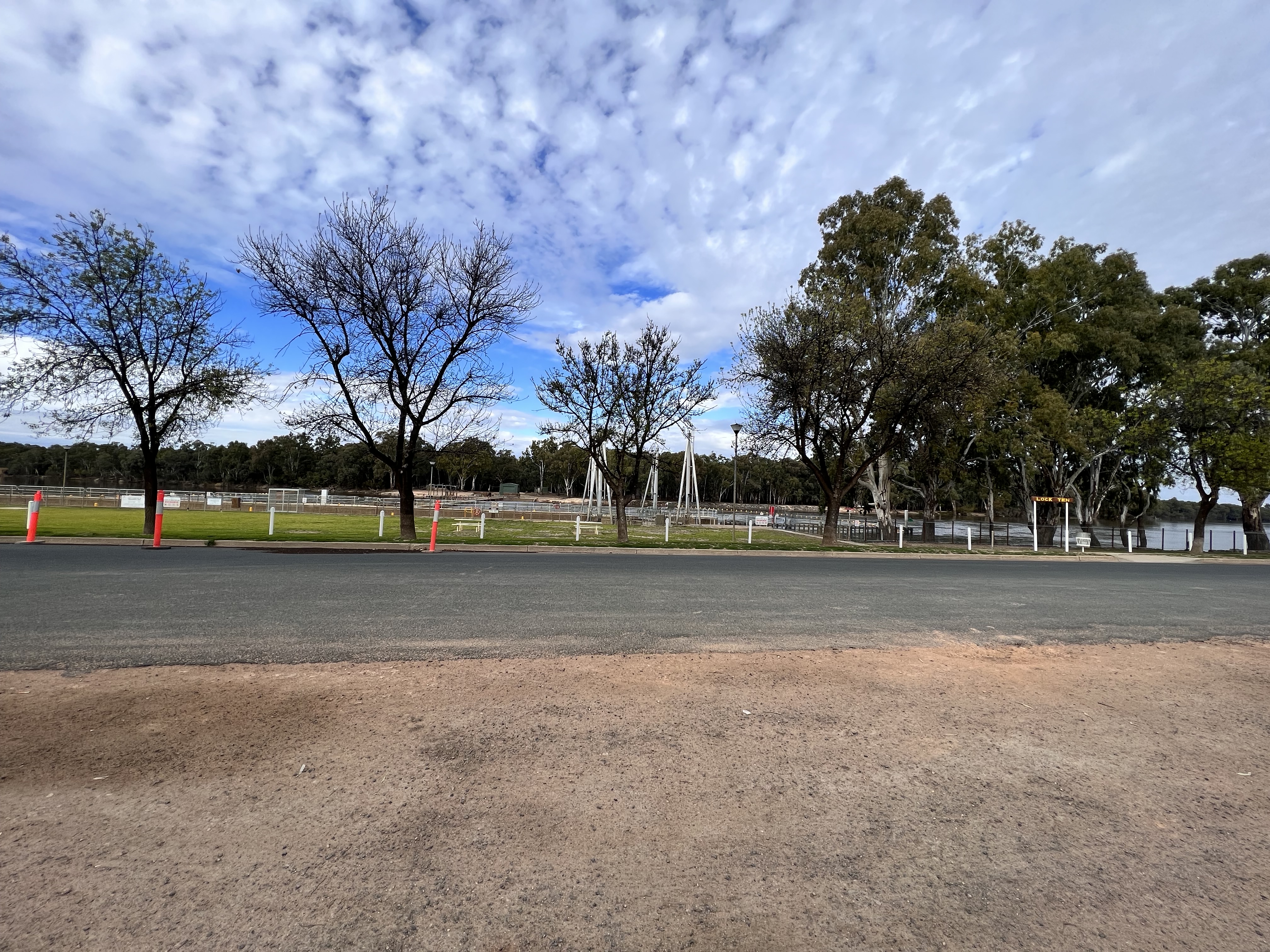 Lock 10 and weir - Murray River, Wentworth NSW